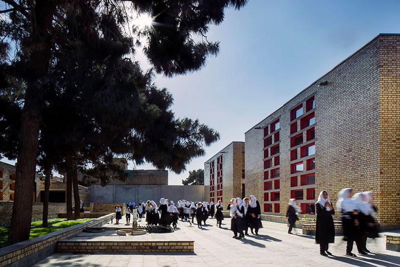 مدرسه دخترانه گوهر خاتون در مزار شریف